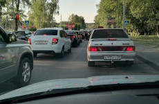 Пензенцев предупреждают о гигантской пробке на улице Аустрина