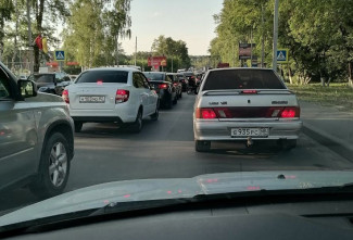 Пензенцев предупреждают о гигантской пробке на улице Аустрина