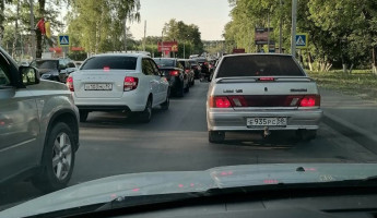Пензенцев предупреждают о гигантской пробке на улице Аустрина
