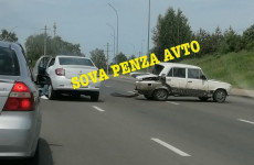 Очевидцы сообщают о жесткой аварии на улице Островной в Пензе