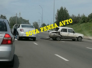 Очевидцы сообщают о жесткой аварии на улице Островной в Пензе