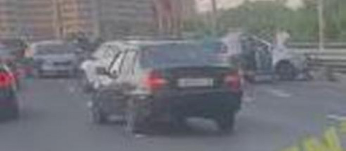 Серьезное ДТП на улице 8 Марта в Пензе: дорога усыпана обломками Серьезное ДТП на улице 8 Марта в Пензе: дорога усыпана обломками