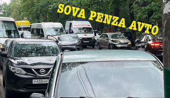 В Пензе из-за серьезного ДТП парализовало улицу Лермонтова