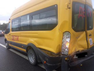 На трассе в Пензенской области в жуткую аварию попал микроавтобус с детьми
