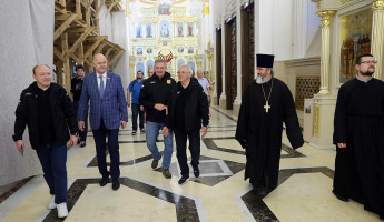 В Пензе законодатели ПФО оценили убранство Спасского кафедрального собора