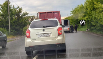 На пьяной дороге в Пензе образовалась пробка из-за ДТП