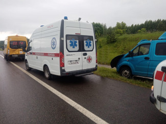 Опубликованы фото с места ДТП со школьным автобусом в Пензенской области