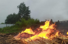 В селе под Пензой полыхнул строительный мусор