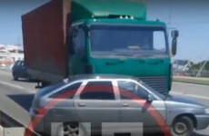 На улице 40 лет Октября в Пензе фура врезалась в легковушку