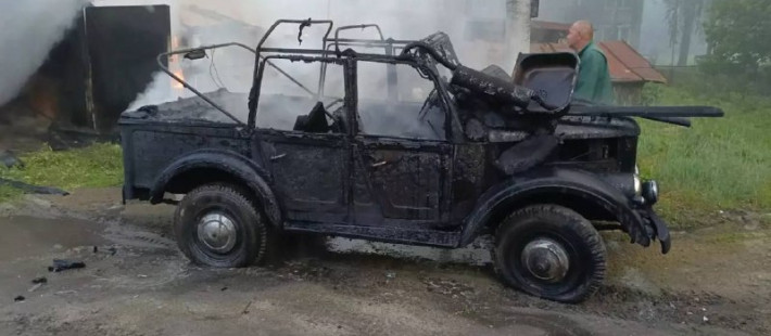 Жуткий пожар в Лунино уничтожил жилые здания и транспортные средства Жуткий пожар в Лунино уничтожил жилые здания и транспортные средства