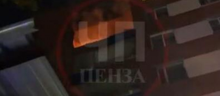 На улице Ульяновской в Пензе из горящей многоэтажки спасли женщину На улице Ульяновской в Пензе из горящей многоэтажки спасли женщину