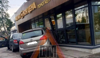 В Пензе автоледи протаранила продуктовый магазин