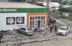 В Пензе еще одна машина протаранила продуктовый магазин