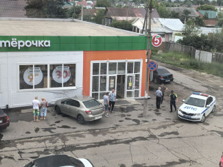 В Пензе еще одна машина протаранила продуктовый магазин