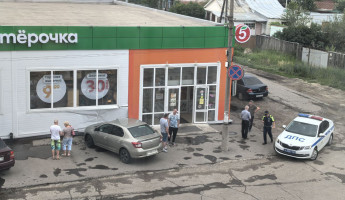 В Пензе еще одна машина протаранила продуктовый магазин