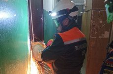 Пензенские спасатели вскрыли квартиру на улице Крупской