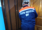 Пензенские спасатели помогли врачам попасть в квартиру на проспекте Строителей