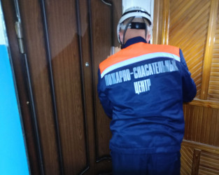 Пензенские спасатели помогли врачам попасть в квартиру на проспекте Строителей