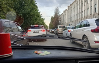 Пробка в обе стороны: в Пензе парализовало улицу Каракозова