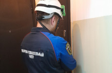 Пензенские спасатели помогли медикам попасть в квартиру к пациентке