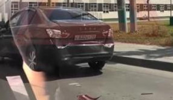 На улице Свердлова в Пензе жестко столкнулись две Весты, на месте работали врачи