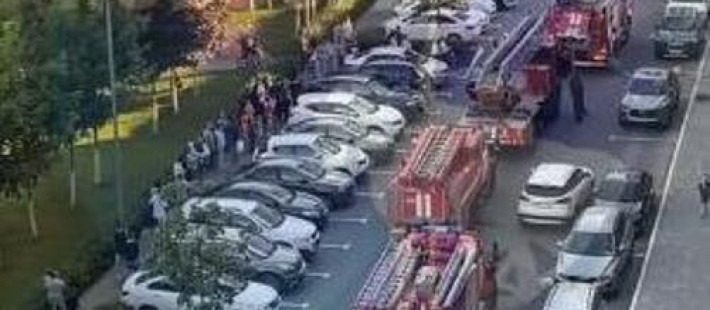 В Пензе к ЖК Фаворит стянулись пожарные машины В Пензе к ЖК Фаворит стянулись пожарные машины