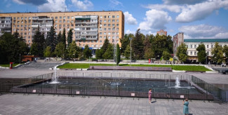 Главный фонтан Пензы оградили забором от купальщиков