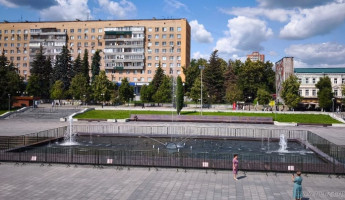 Главный фонтан Пензы оградили забором от купальщиков