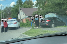 Жесткая авария в центре Пензы: иномарка врезалась в гараж