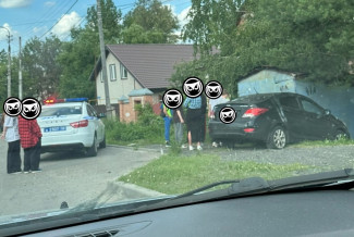 Жесткая авария в центре Пензы: иномарка врезалась в гараж