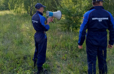 Пензенские спасатели вывели из леса заблудившуюся женщину
