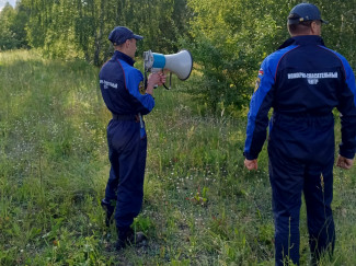 Пензенские спасатели вывели из леса заблудившуюся женщину