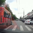В Арбеково водитель маршрутки чуть не сбил пешехода на переходе