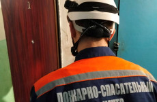 Пензенские спасатели помогли врачам попасть в квартиру к пациентке