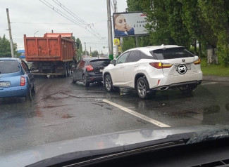 На улице Карпинского в Пензе осложнено движение из-за ДТП