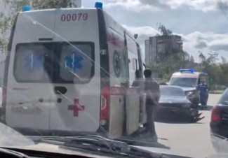 К месту ДТП на проспекте Строителей в Пензе подъехали две машины скорой помощи