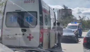 К месту ДТП на проспекте Строителей в Пензе подъехали две машины скорой помощи