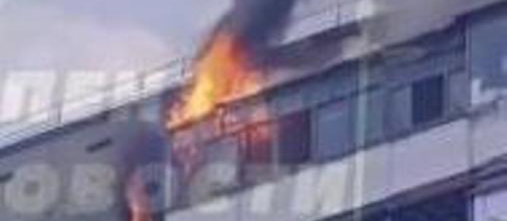 В многоэтажке на улице Ухтомского в Пензе горит квартира В многоэтажке на улице Ухтомского в Пензе горит квартира