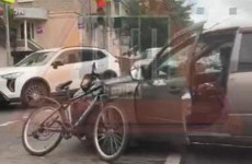 В центре Пензы сбили несовершеннолетнего велосипедиста, на месте работали врачи