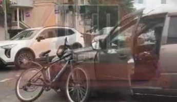 В центре Пензы сбили несовершеннолетнего велосипедиста, на месте работали врачи