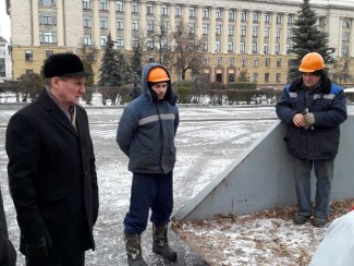 В Пензе на площади Ленина началось строительство «Зимнего городка»