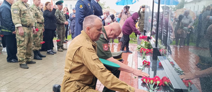 В одном из райцентров Пензенской области открыли памятник участникам СВО