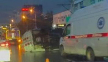 На улице Свердлова в Пензе перевернулась Газель МЧС. ВИДЕО