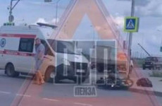 Под Пензой случилось серьезное ДТП с мотоциклистом, на месте работали врачи