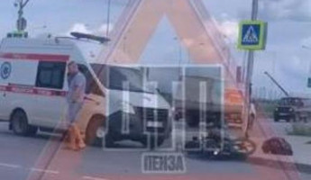 Под Пензой случилось серьезное ДТП с мотоциклистом, на месте работали врачи