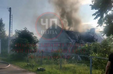 В поселке под Пензой полыхает жилой дом