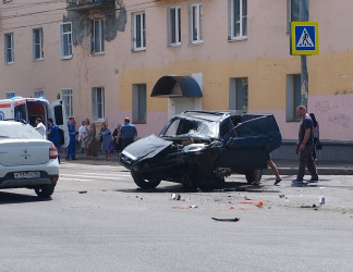 Страшная авария в Пензе: два кроссовера разбились вдребезги