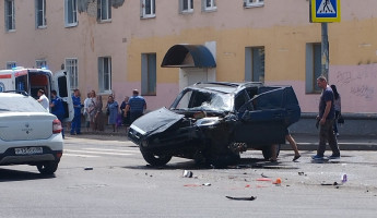 Страшная авария в Пензе: два кроссовера разбились вдребезги