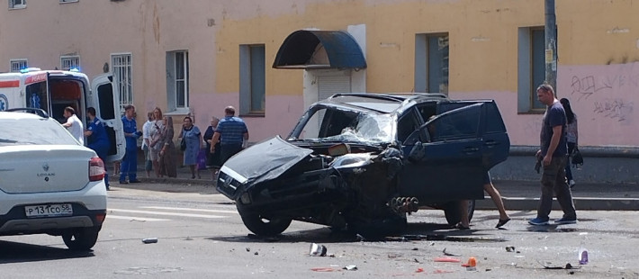 Страшная авария в Пензе: два кроссовера разбились вдребезги Страшная авария в Пензе: два кроссовера разбились вдребезги