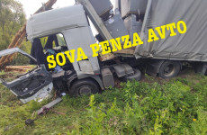Жесткое ДТП в Пензенской области: фура проложила новую дорогу в лесу